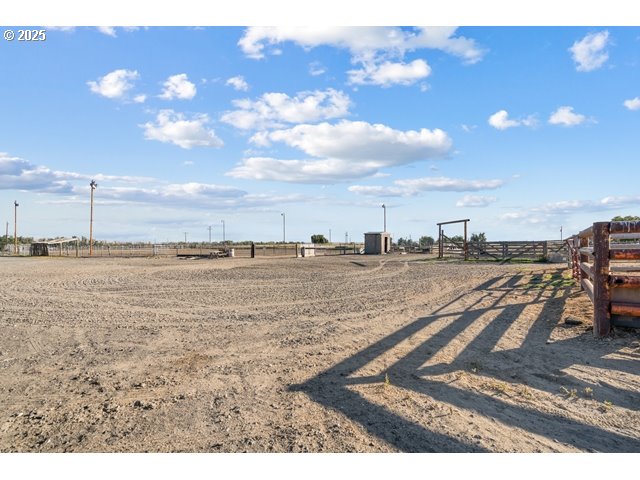 33968 E LOOP RD