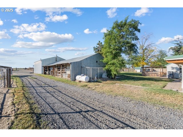 33968 E LOOP RD