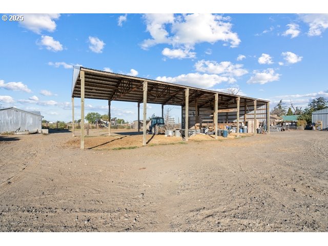 33968 E LOOP RD