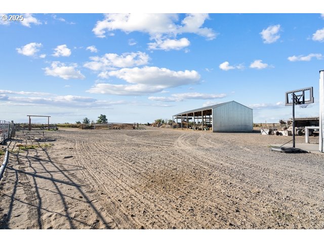 33968 E LOOP RD