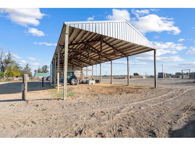 33968 E LOOP RD