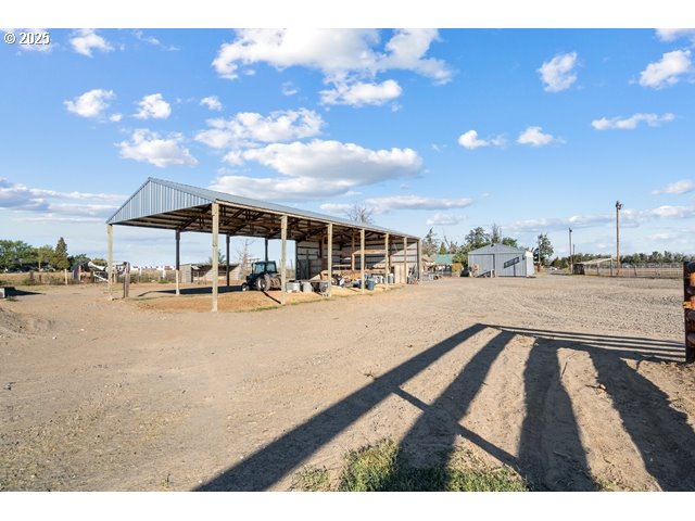 33968 E LOOP RD