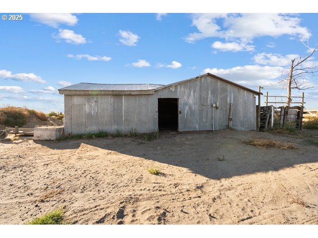 33968 E LOOP RD