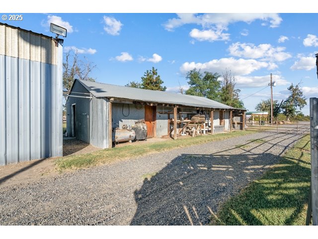 33968 E LOOP RD