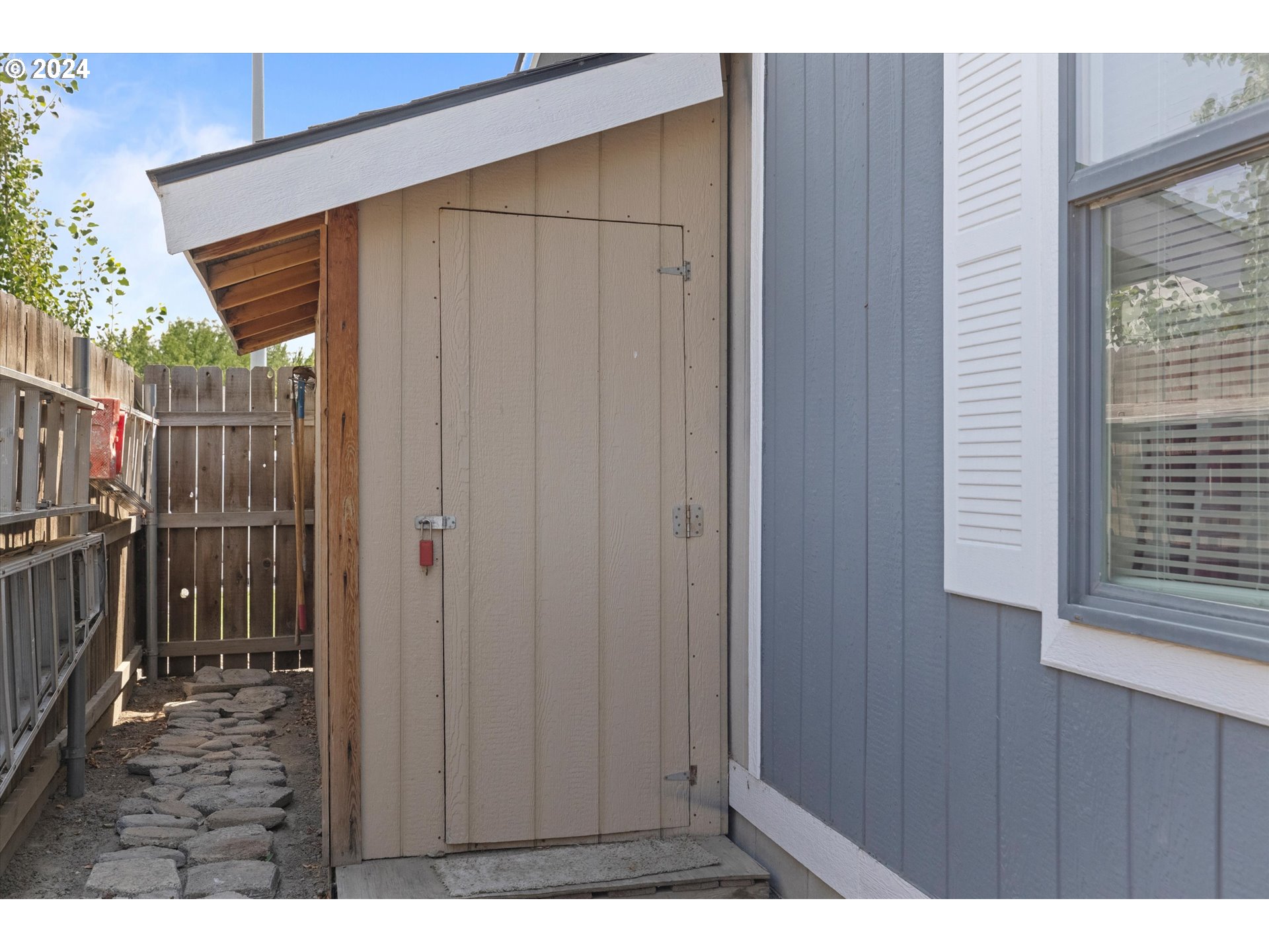 1542 SW AMBER CT