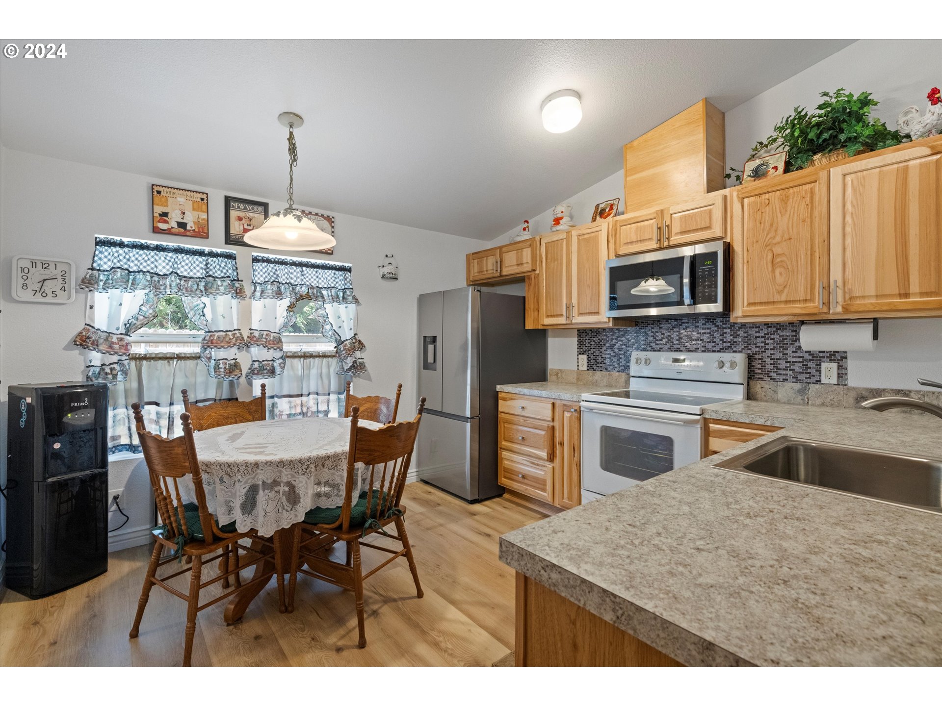1542 SW AMBER CT