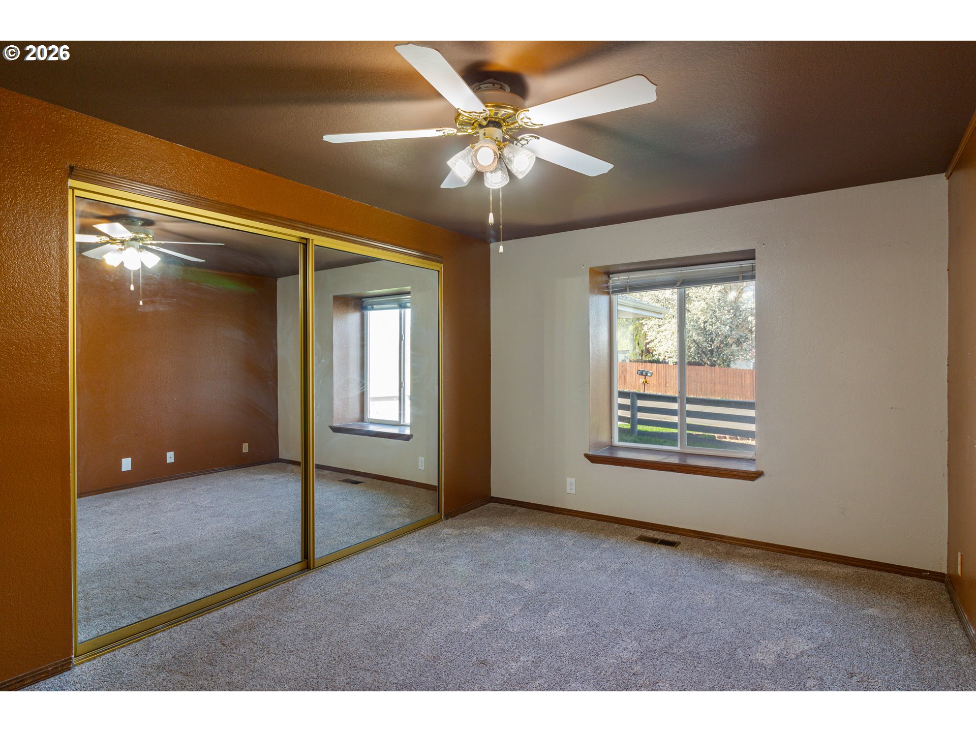 305 SE 9TH DR