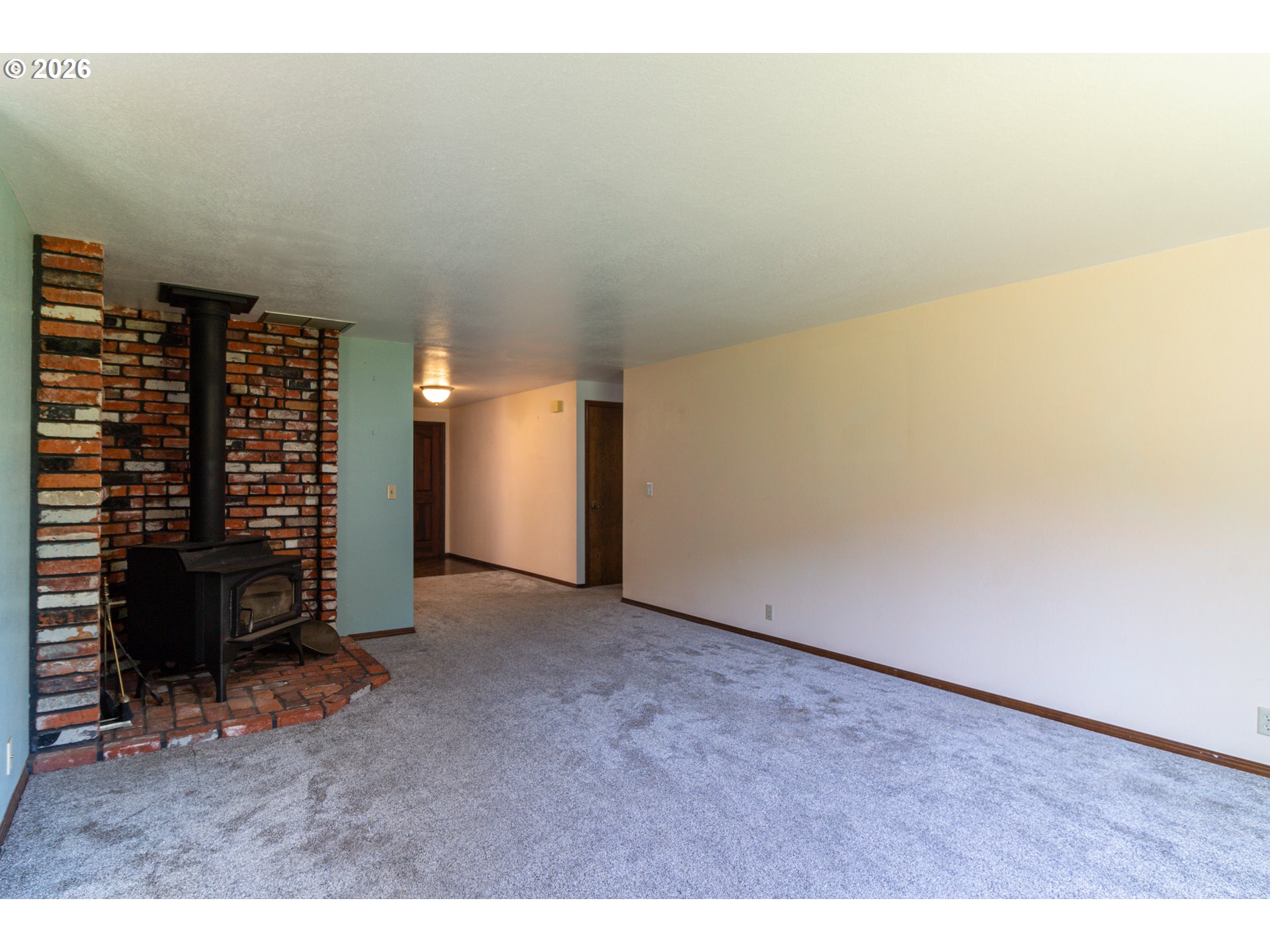 305 SE 9TH DR