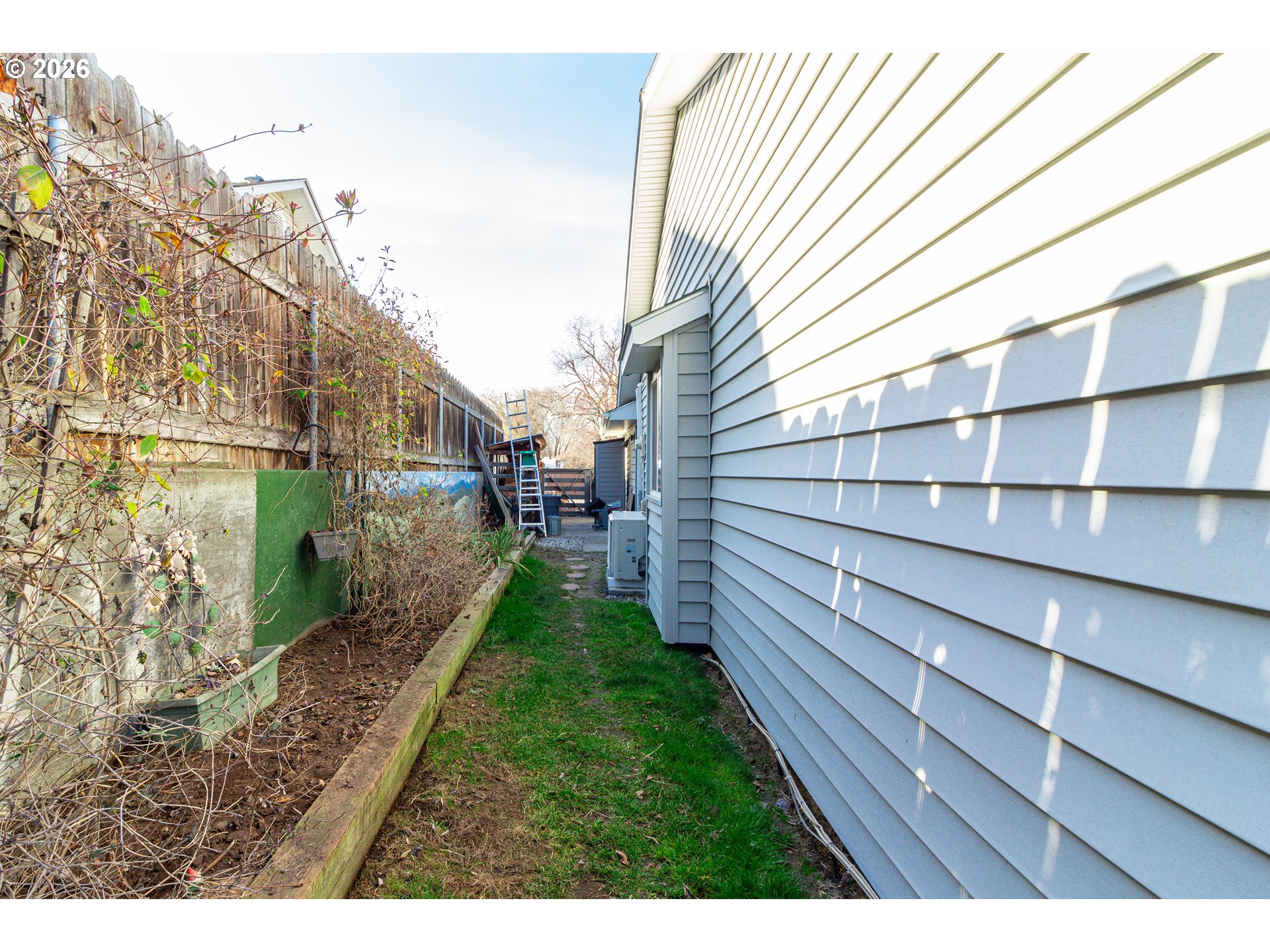 305 SE 9TH DR