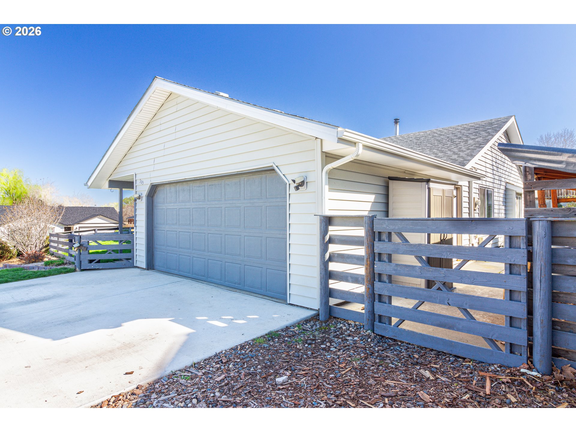 305 SE 9TH DR
