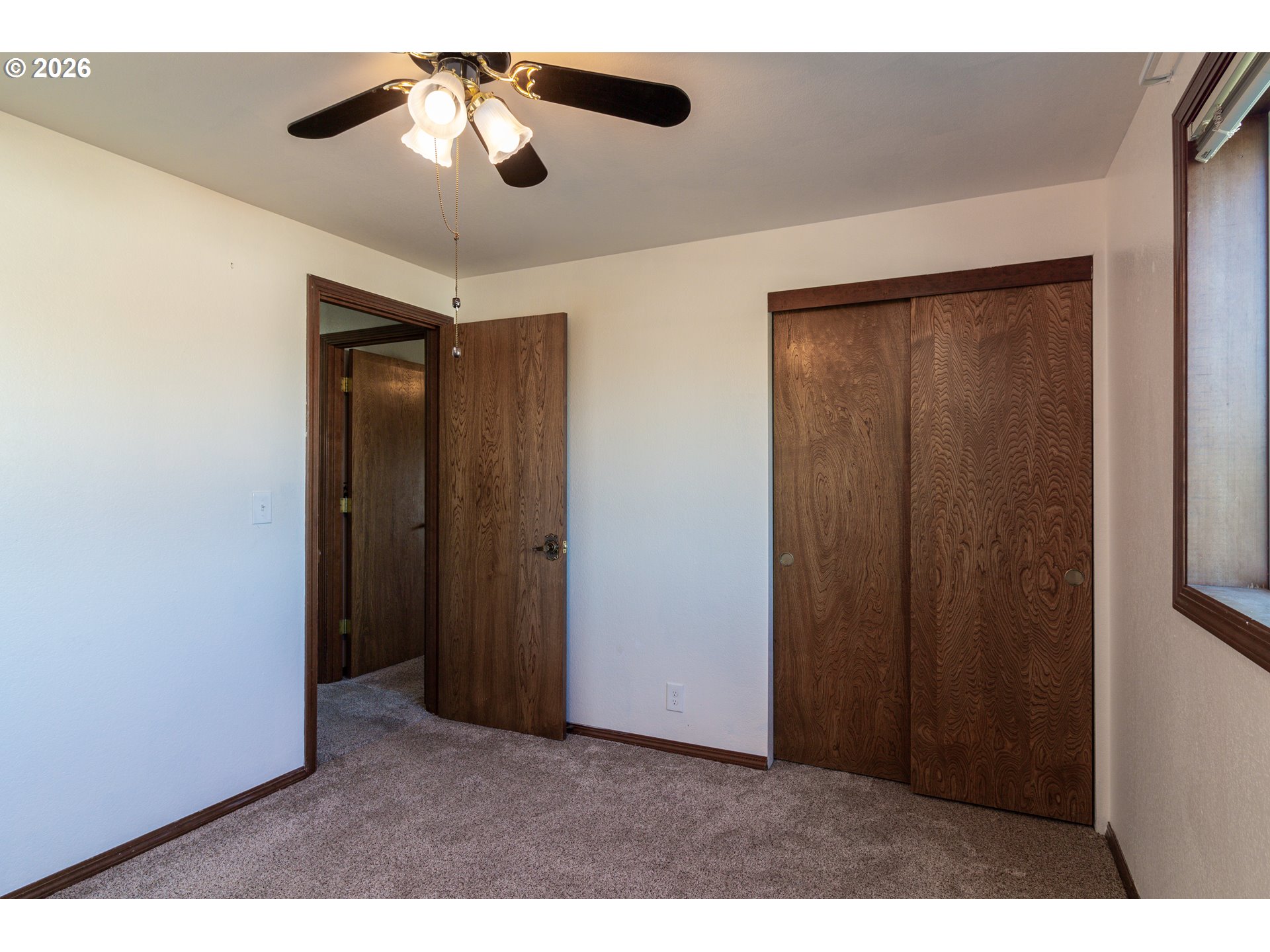 305 SE 9TH DR