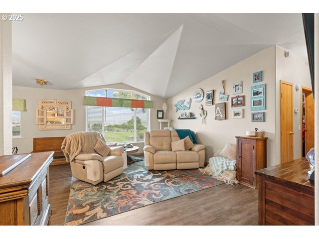 81700 Peach Tree Ln