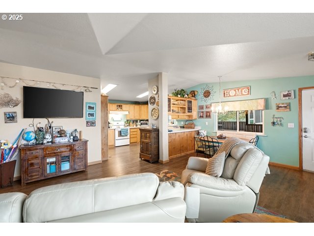 81700 Peach Tree Ln