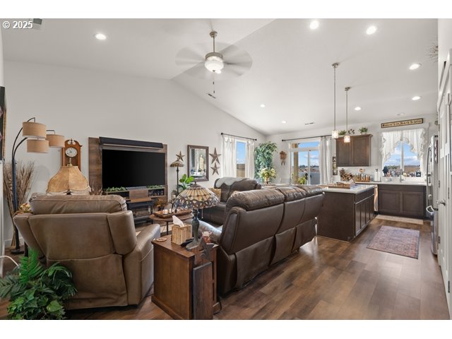 818 E MONTANA AVE