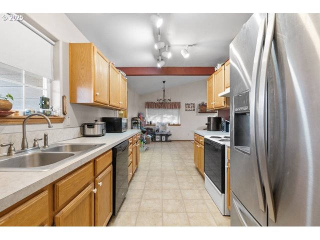 25 NE ALORA DR
