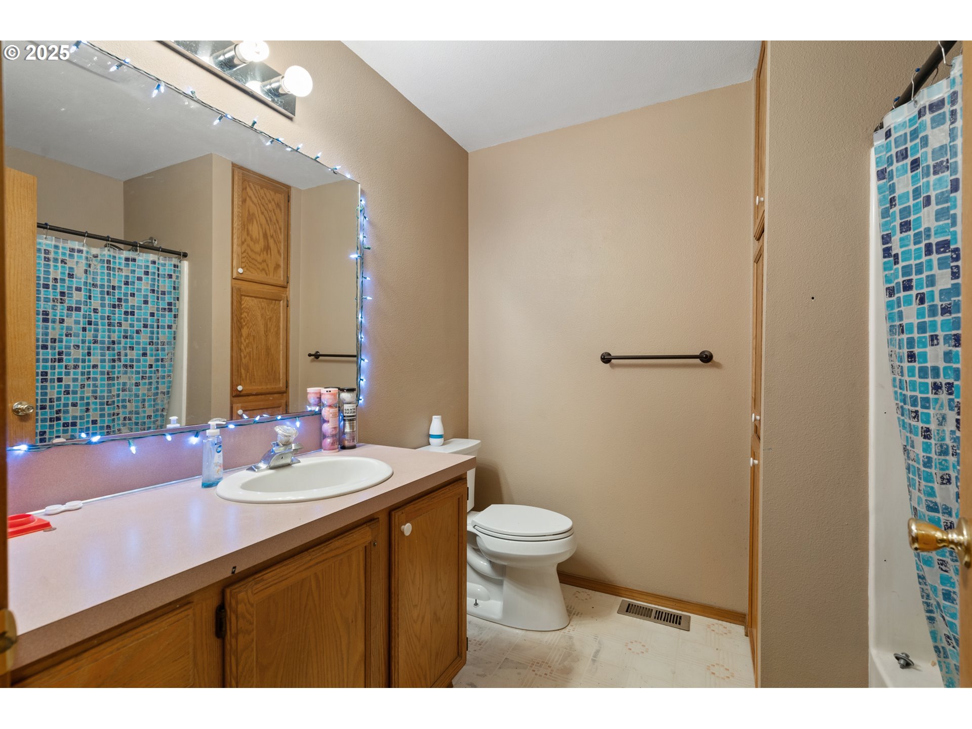 25 NE ALORA DR