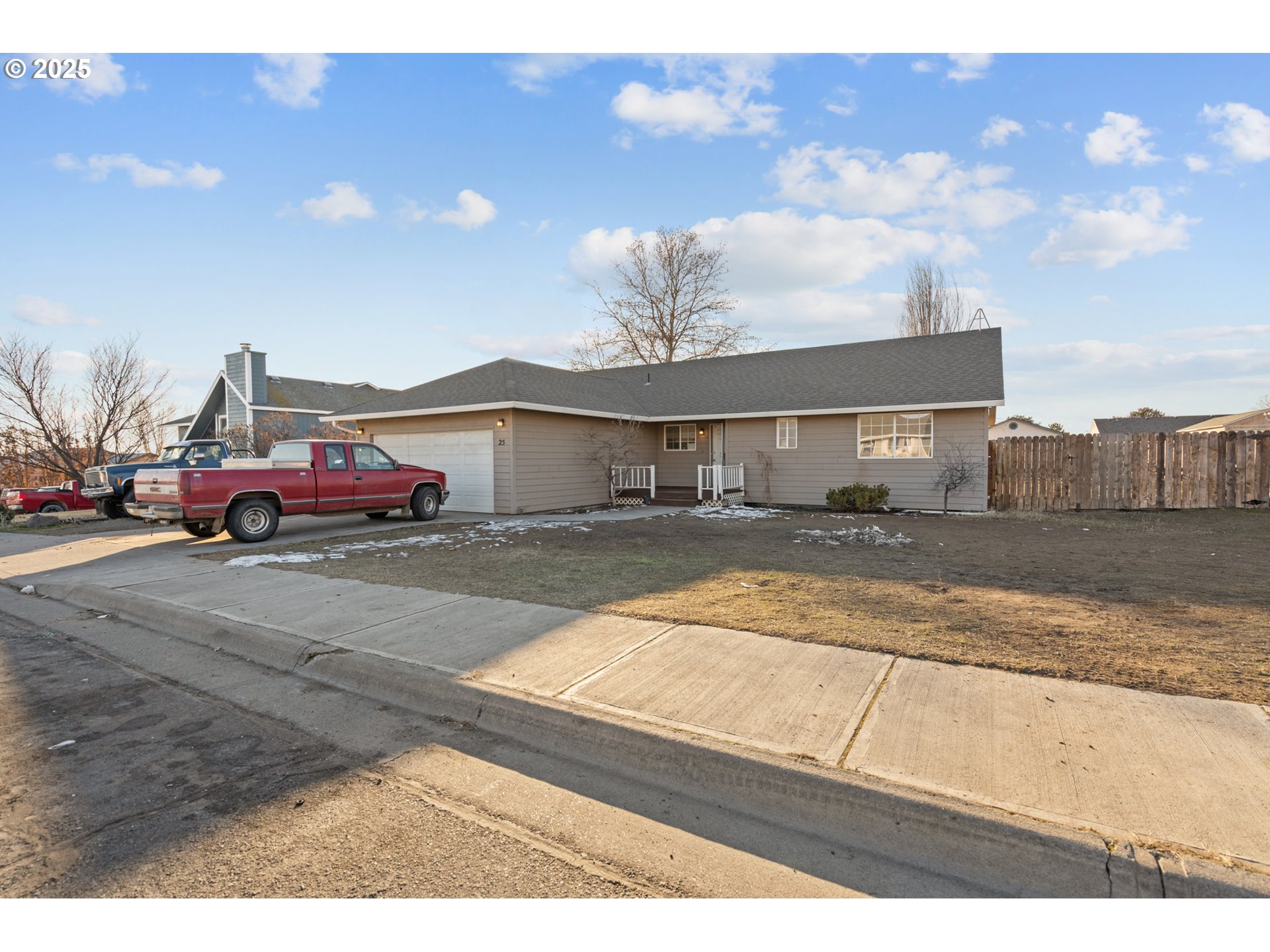 25 NE ALORA DR