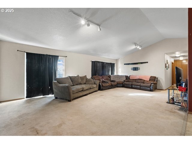 25 NE ALORA DR