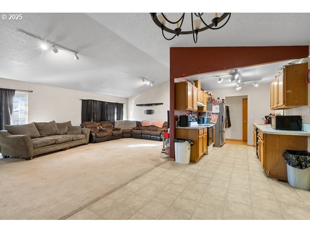 25 NE ALORA DR