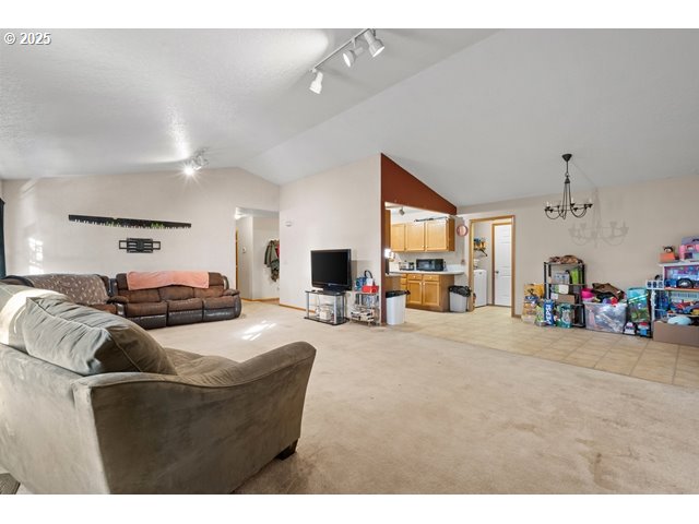 25 NE ALORA DR