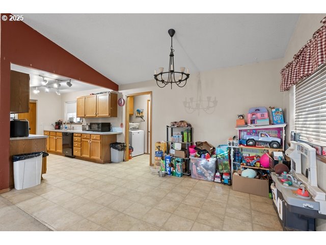 25 NE ALORA DR