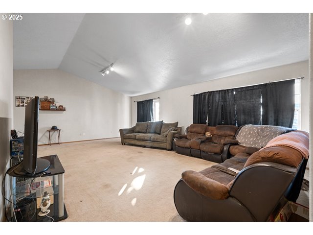 25 NE ALORA DR