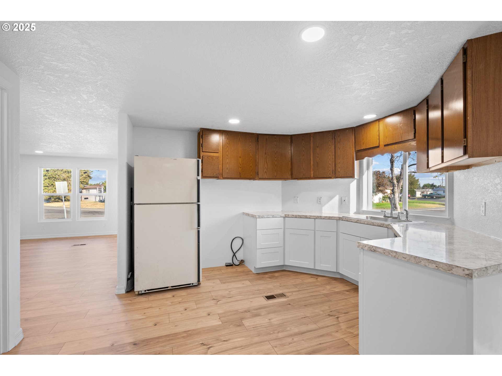 1175 SW SANDY DR