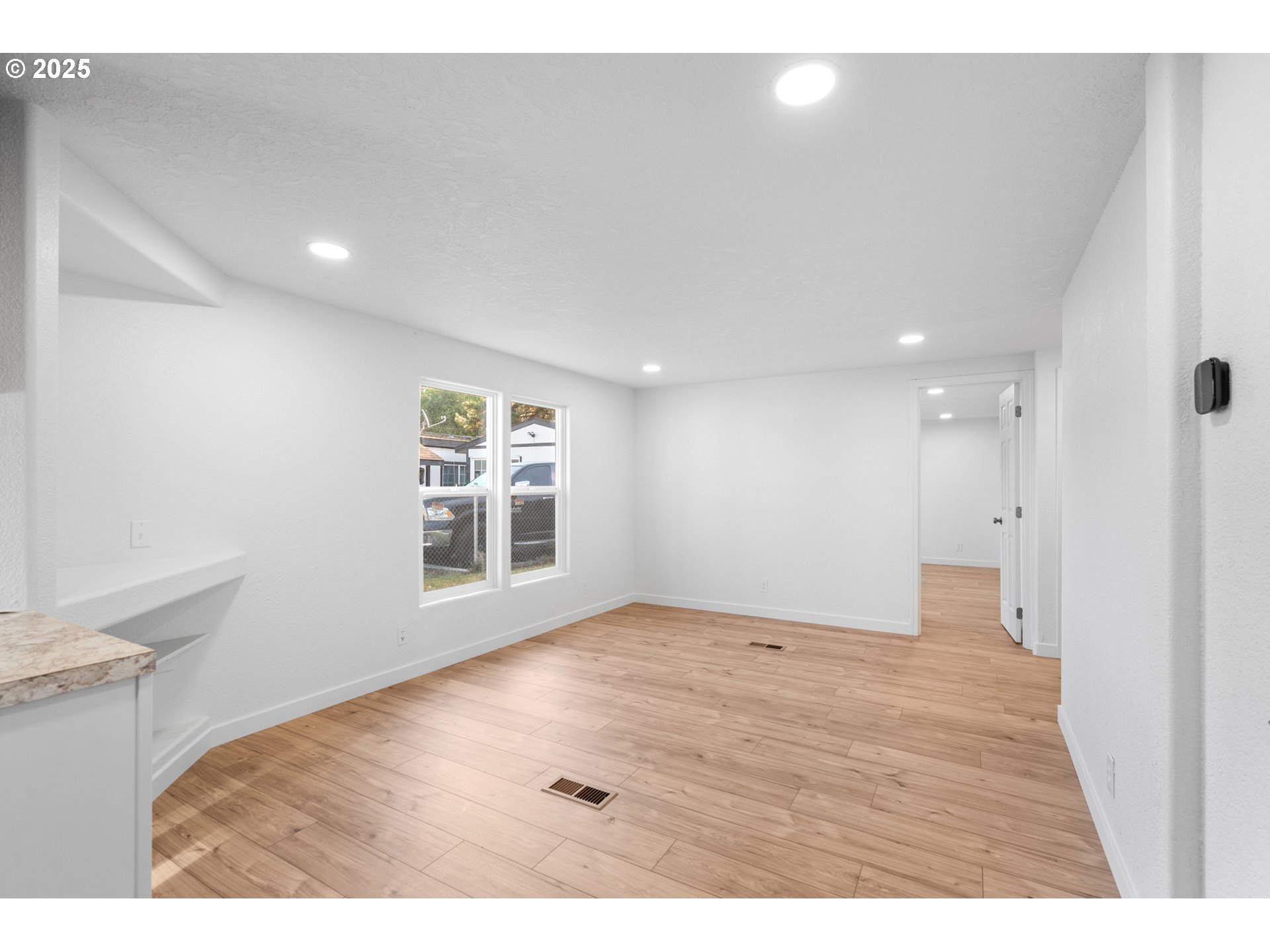 1175 SW SANDY DR