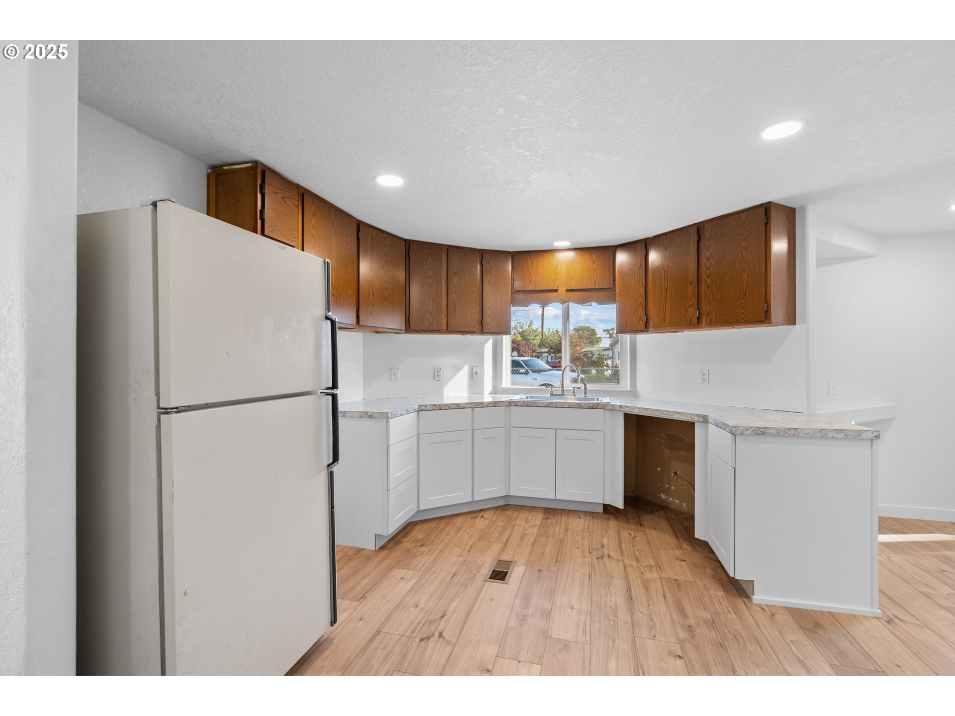 1175 SW SANDY DR