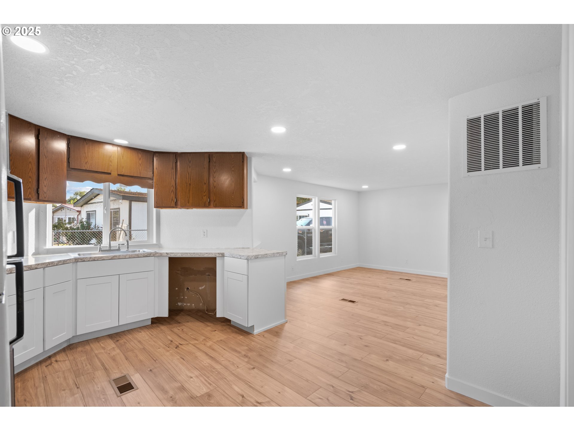 1175 SW SANDY DR