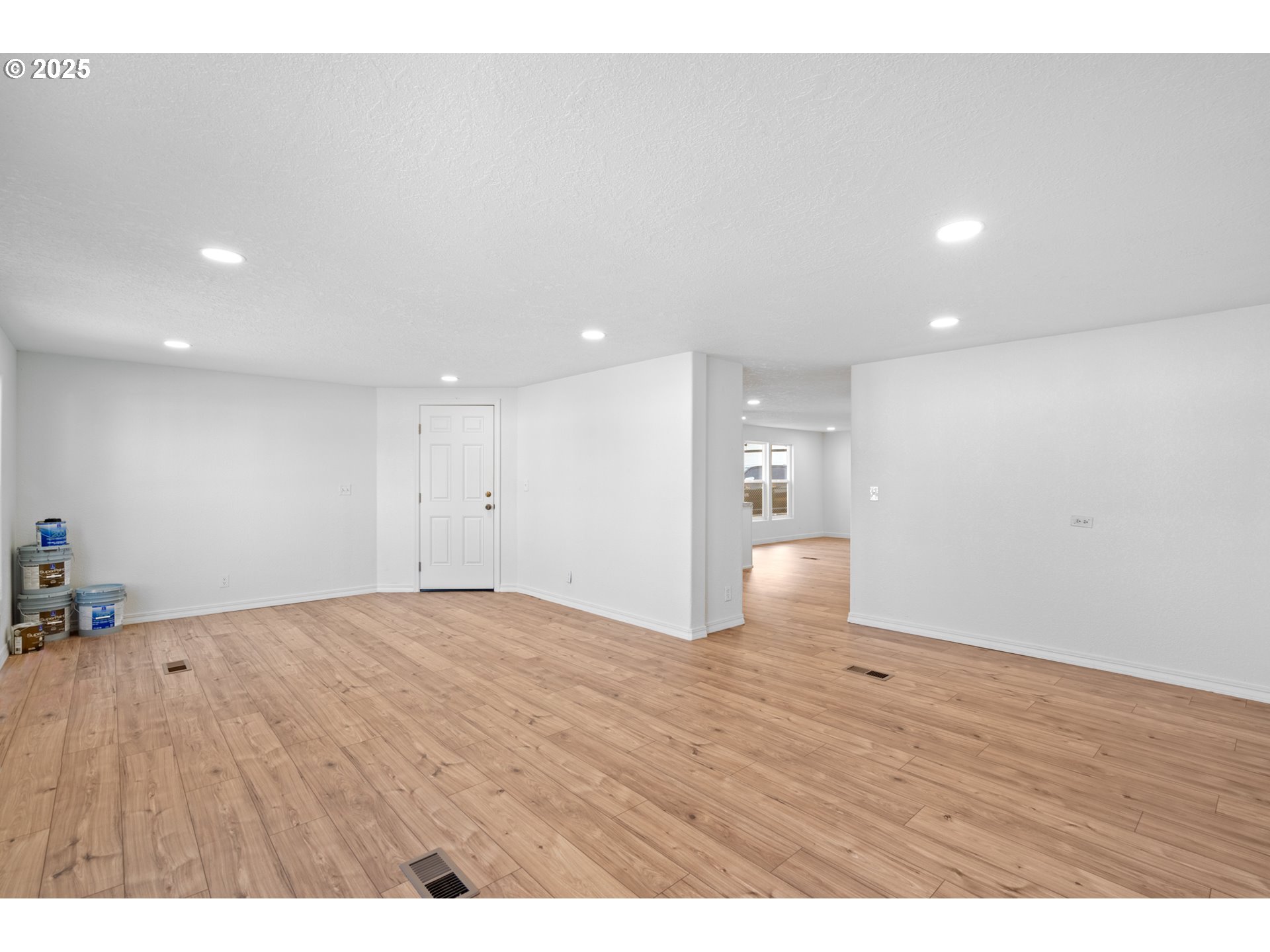 1175 SW SANDY DR