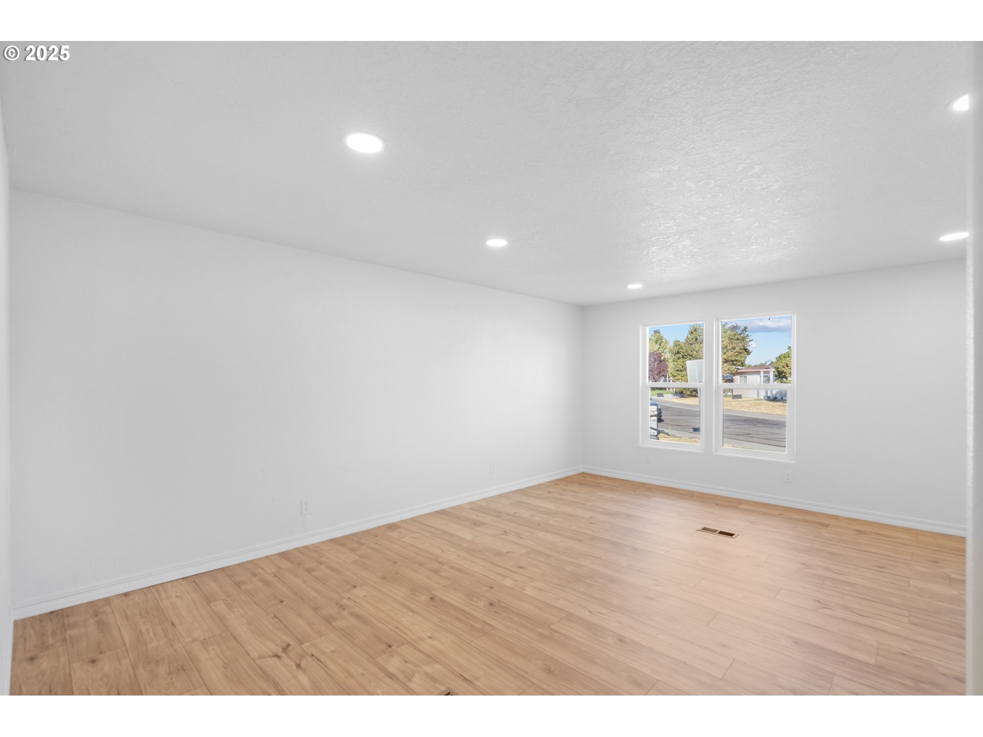 1175 SW SANDY DR