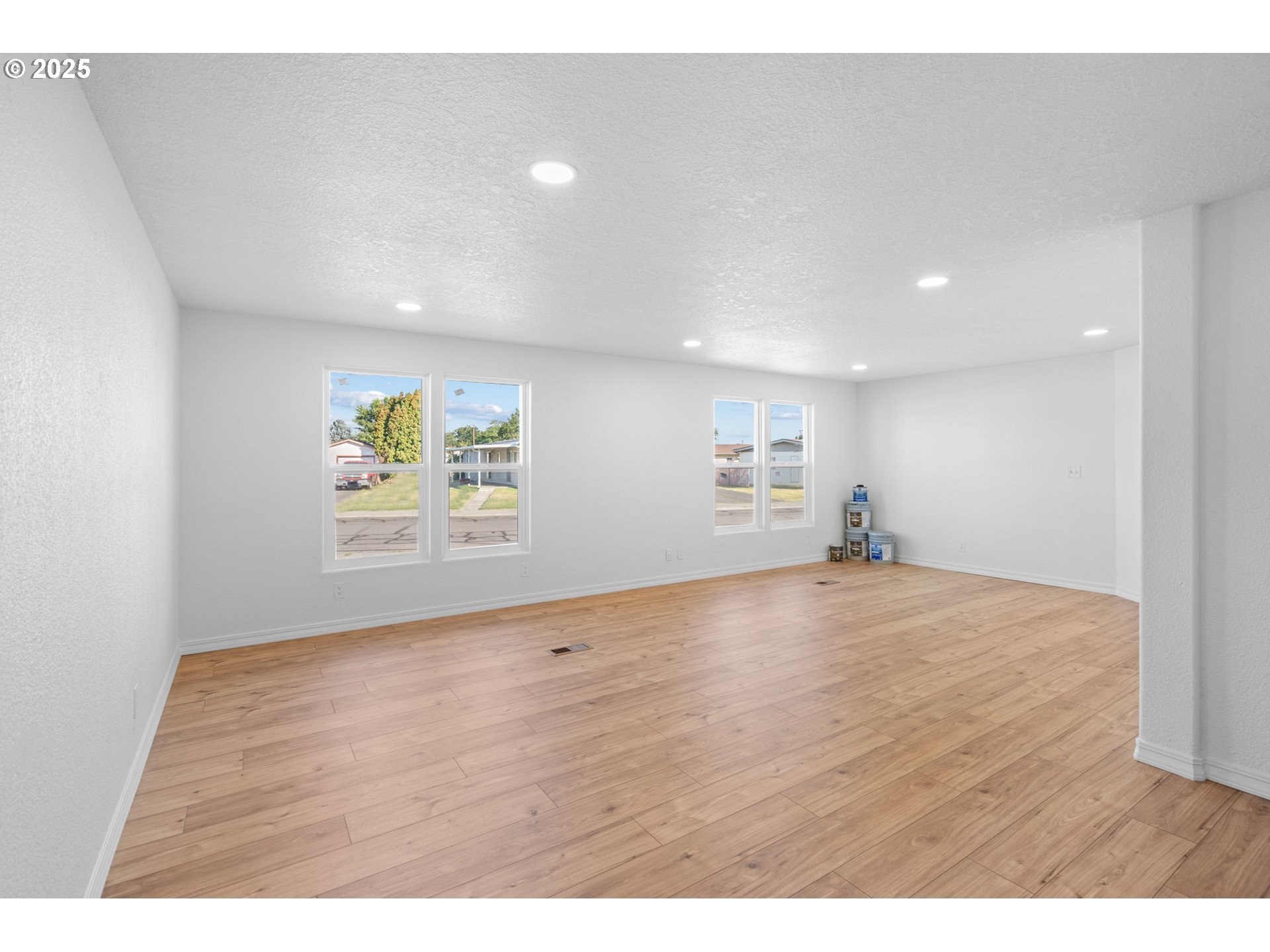 1175 SW SANDY DR