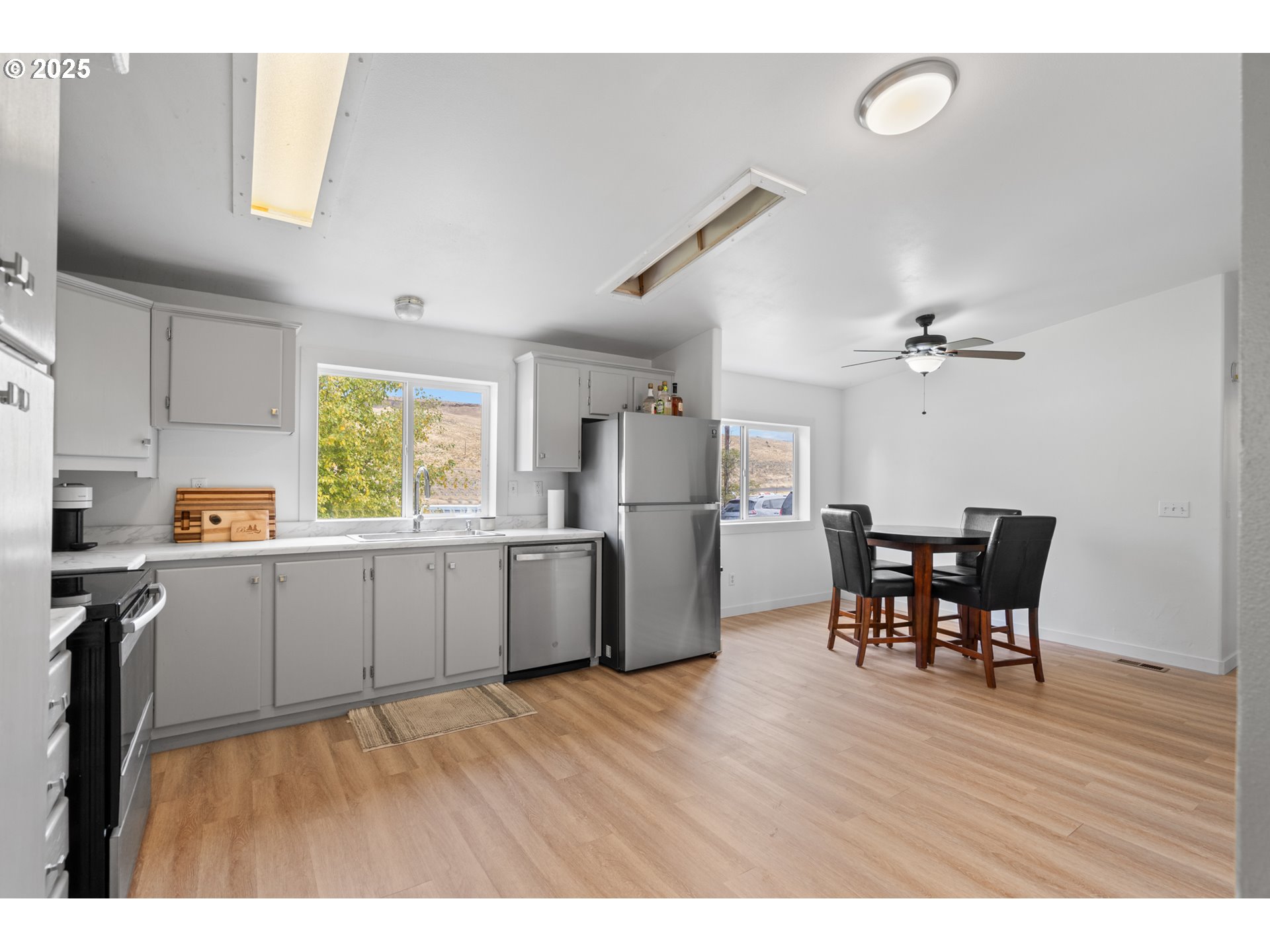 1555 COTTONWOOD ST, Arlington