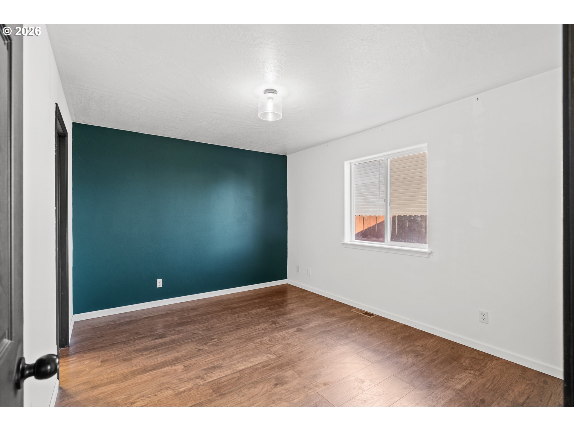 1511 NE GLADYS DR