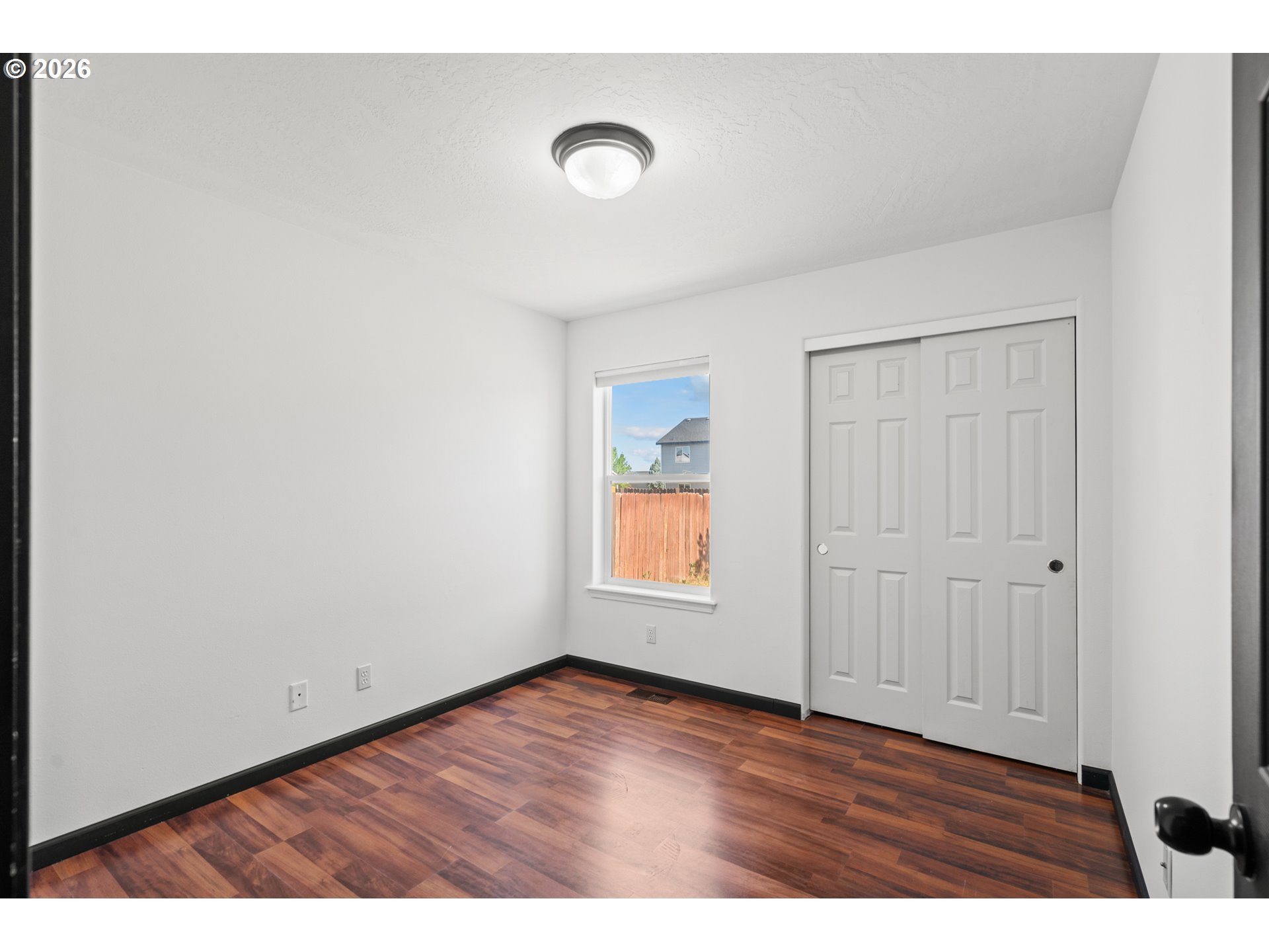 1511 NE GLADYS DR