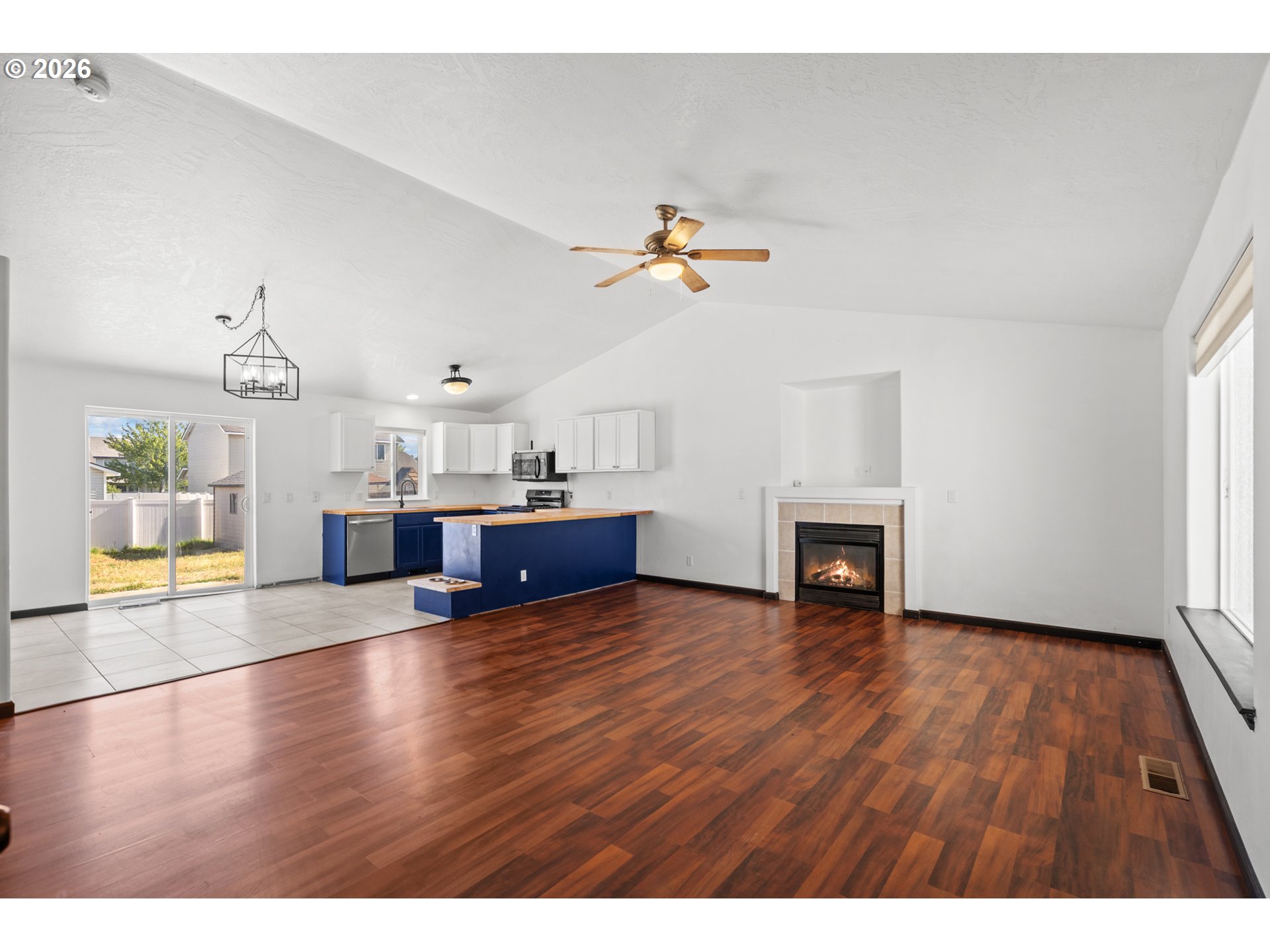 1511 NE GLADYS DR