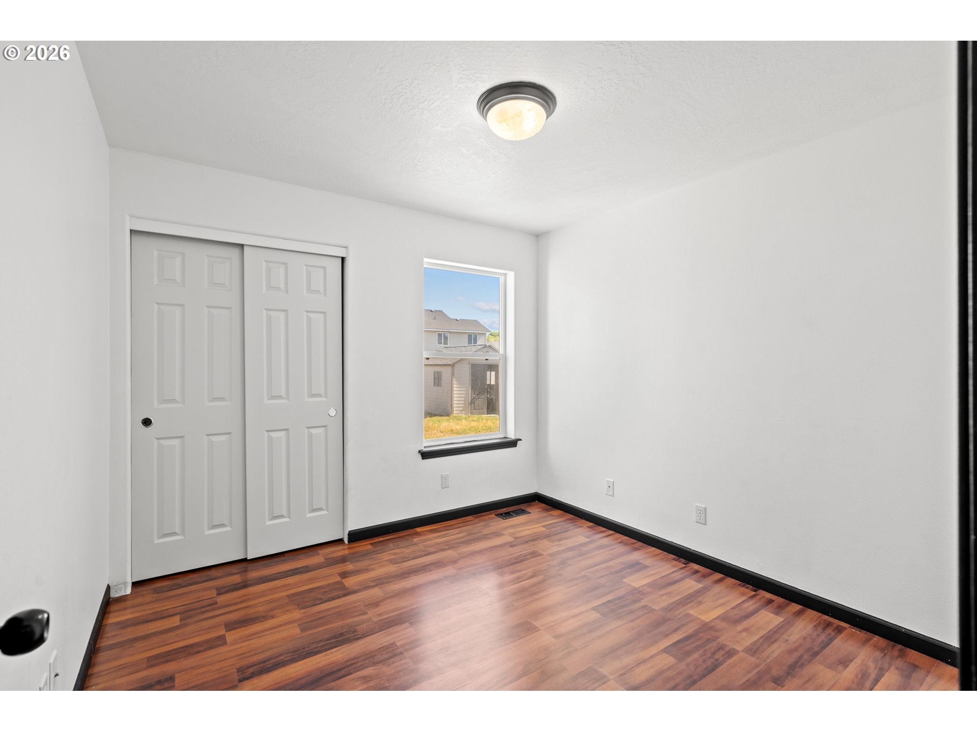 1511 NE GLADYS DR