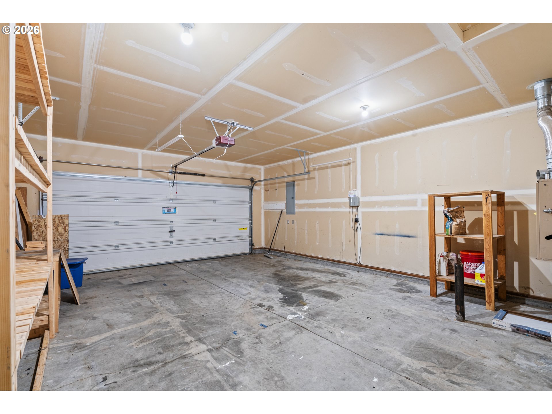 1511 NE GLADYS DR