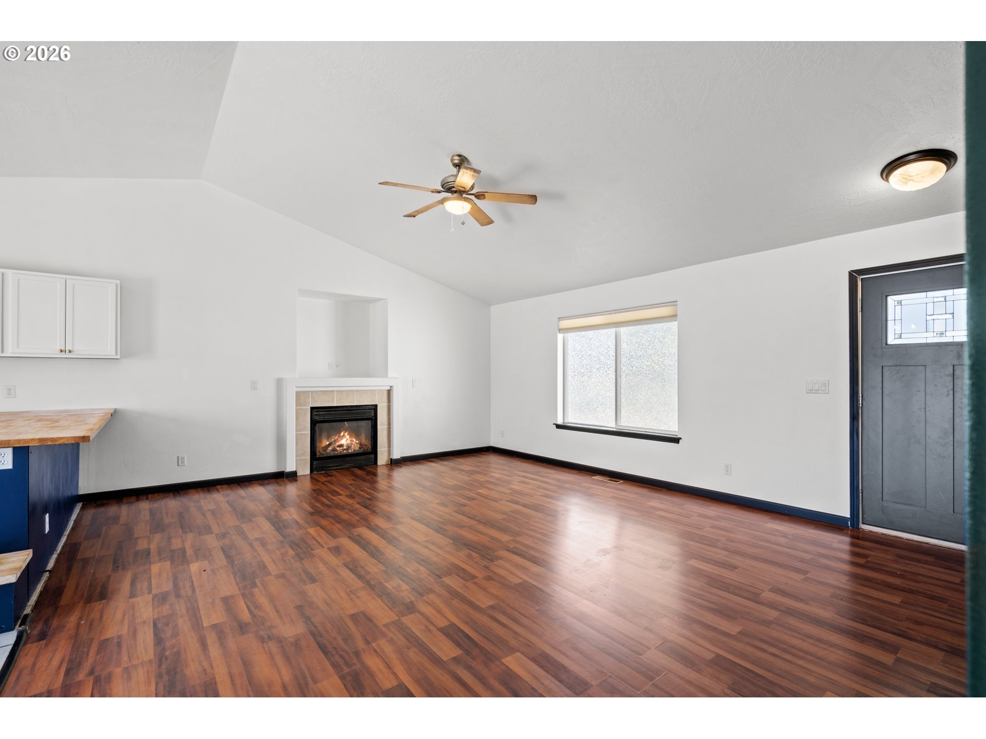 1511 NE GLADYS DR