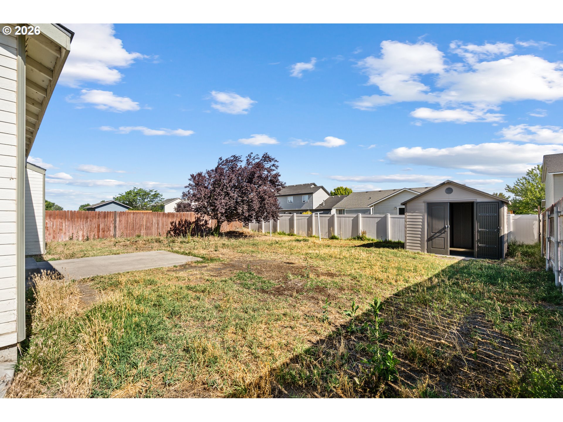 1511 NE GLADYS DR