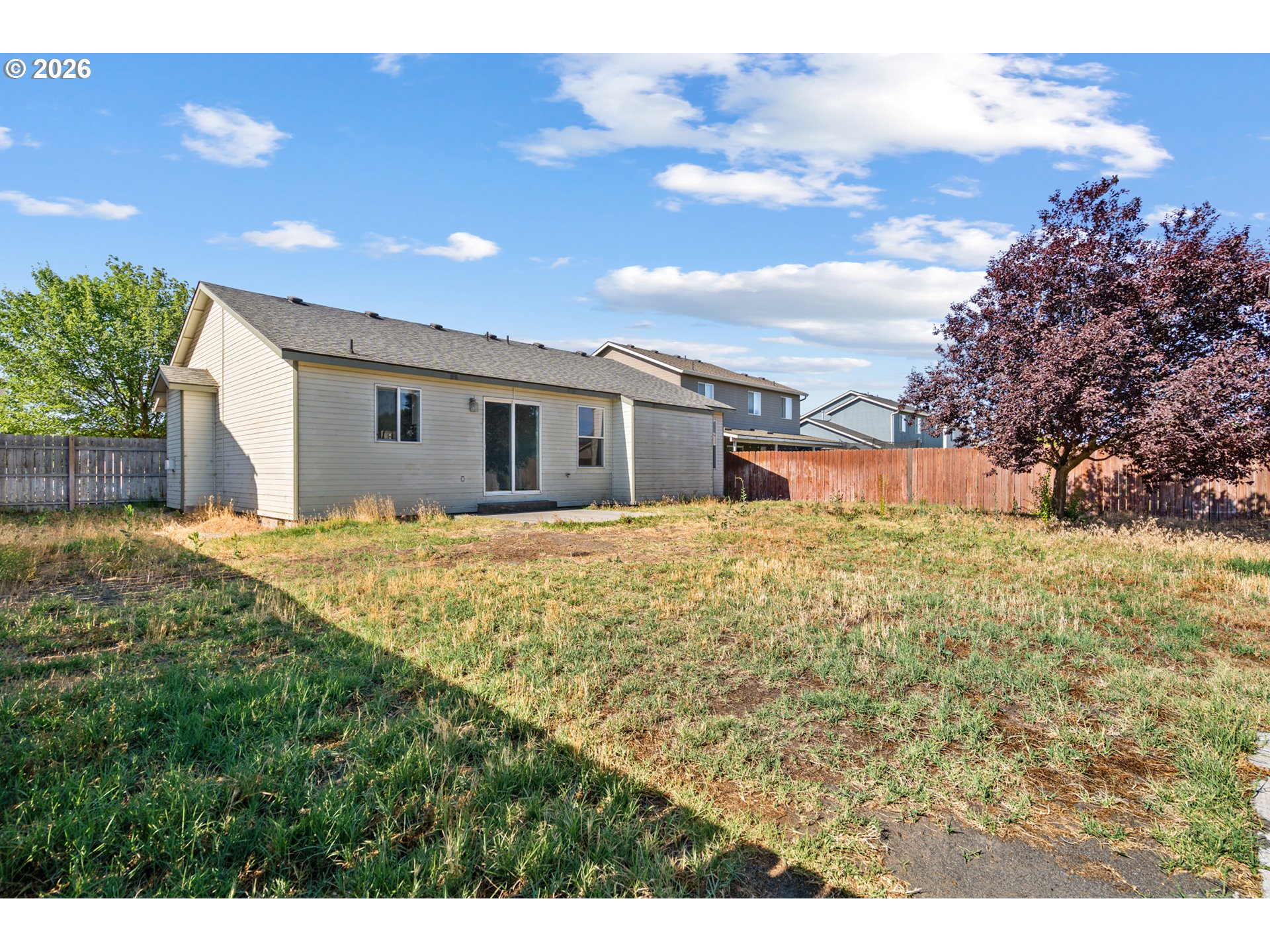 1511 NE GLADYS DR