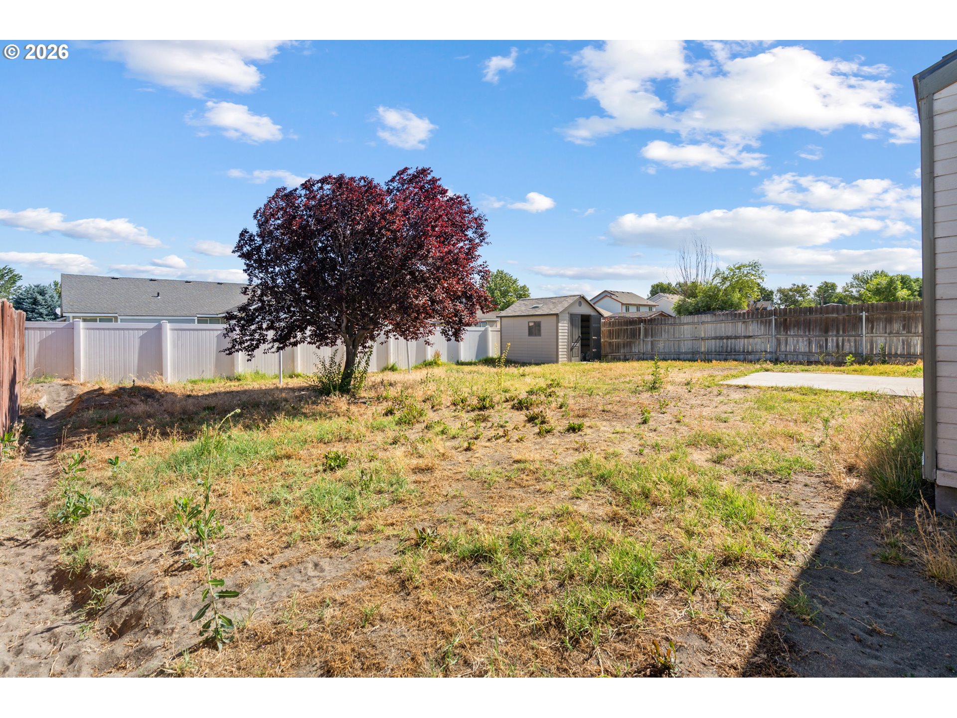 1511 NE GLADYS DR