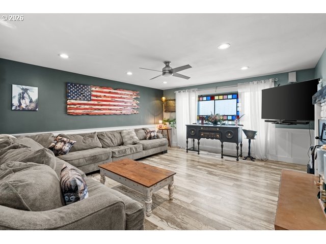 526 E PUNKIN CENTER RD