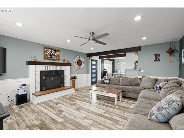 526 E PUNKIN CENTER RD