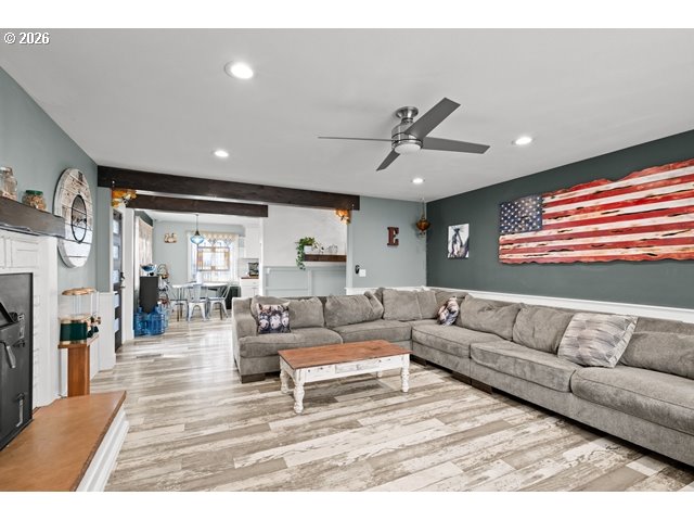 526 E PUNKIN CENTER RD