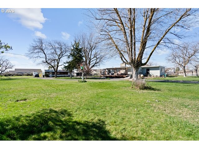 526 E PUNKIN CENTER RD