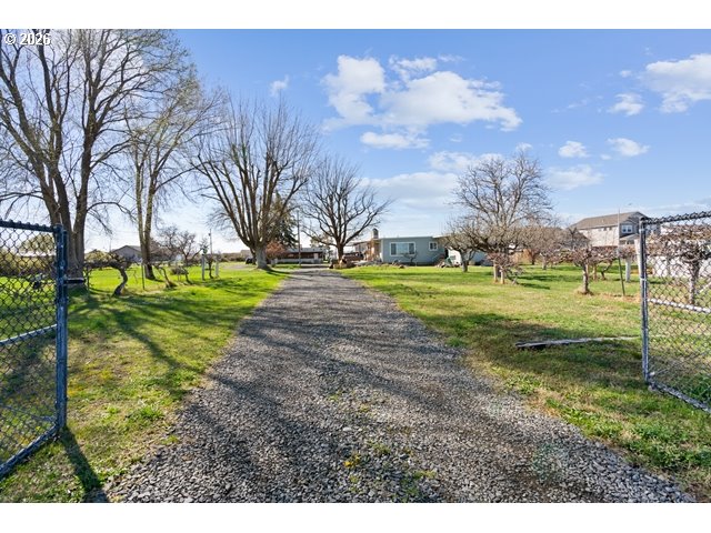 526 E PUNKIN CENTER RD