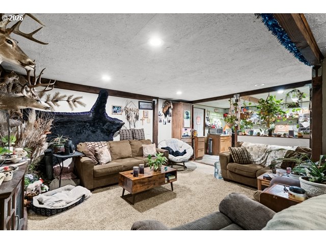 526 E PUNKIN CENTER RD