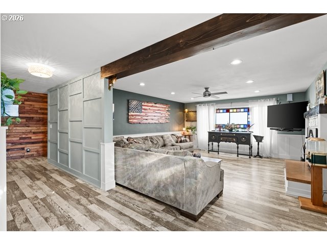 526 E PUNKIN CENTER RD